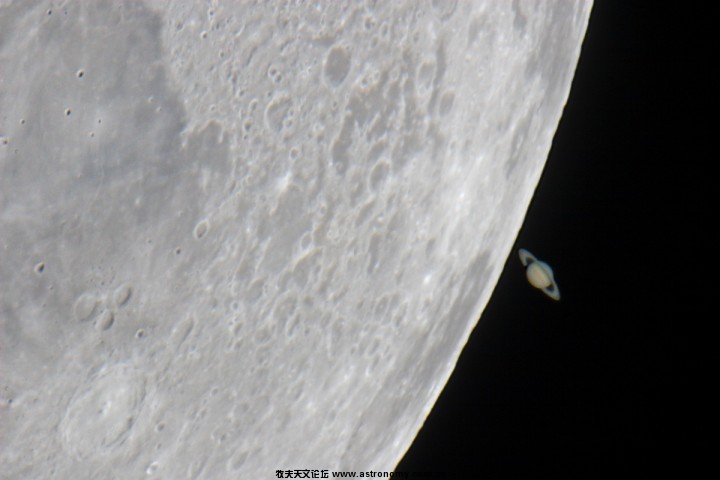 月掩土星