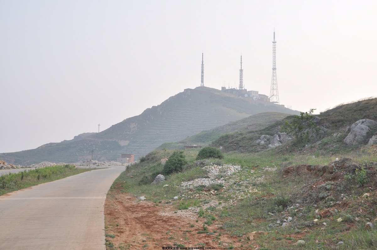 目的地，这就是五指岭主峰，将近1200海拔