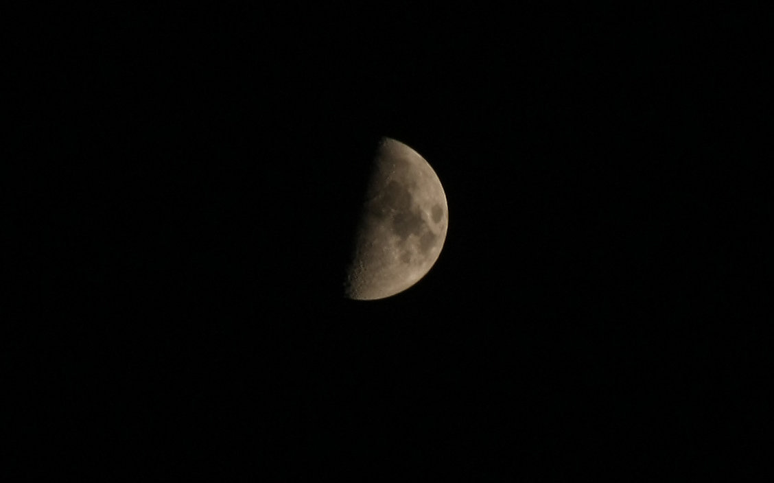 moon.jpg