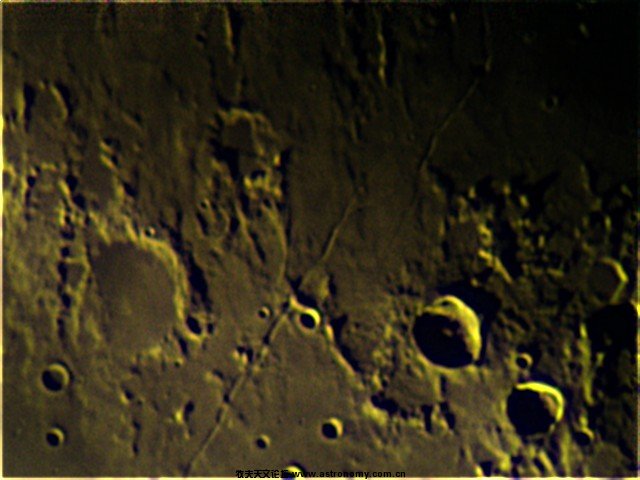 moom 370.jpg