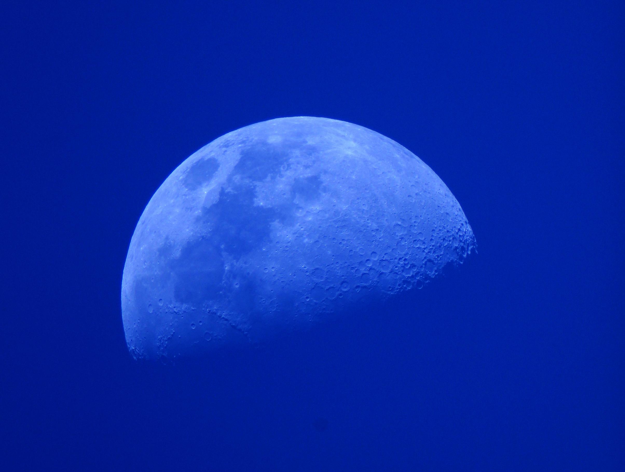 蓝月亮背景图片图片