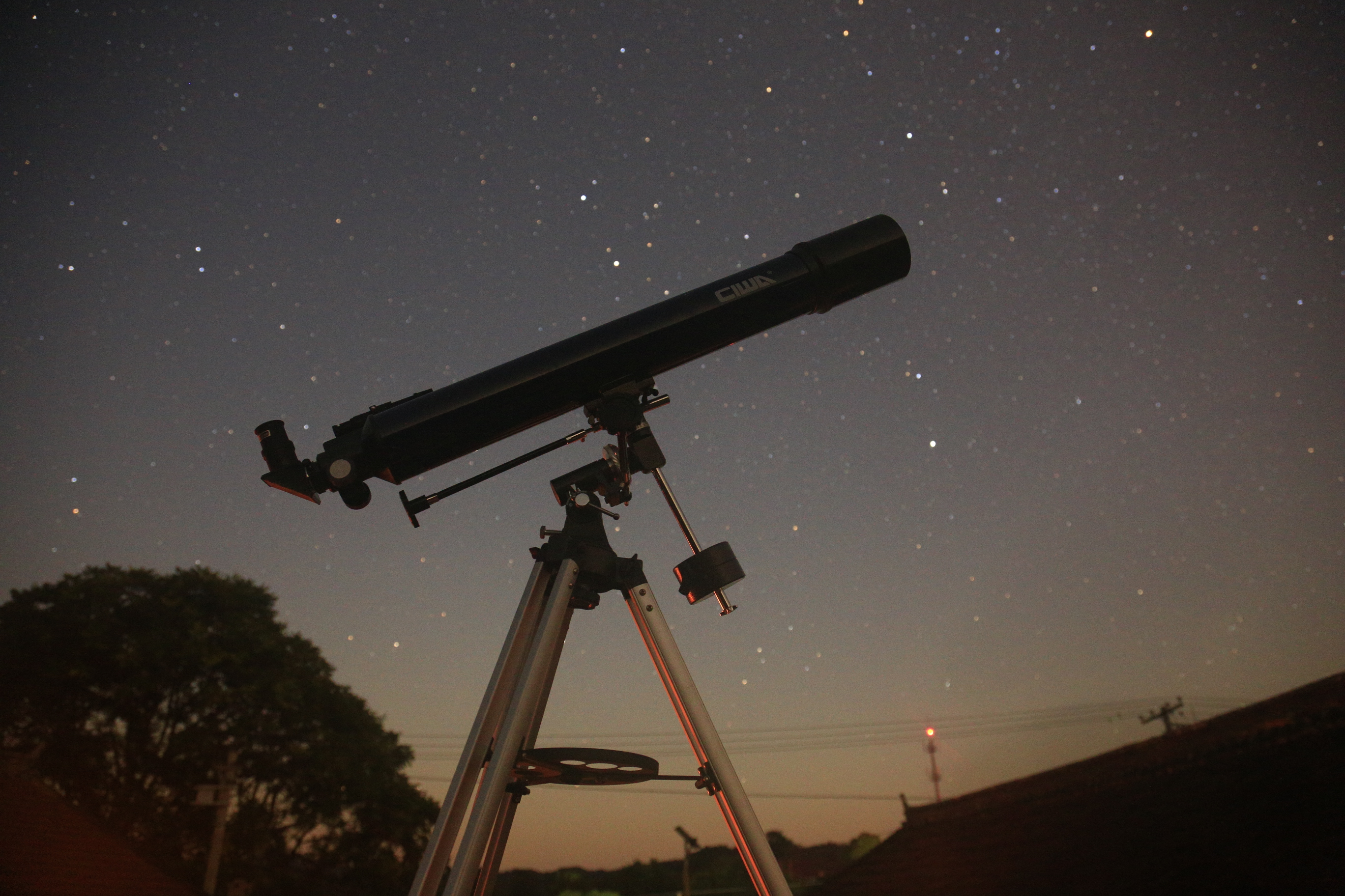 再來一張唯美星空下的神器:器材照:600s-iso 80078s -iso800都是單張