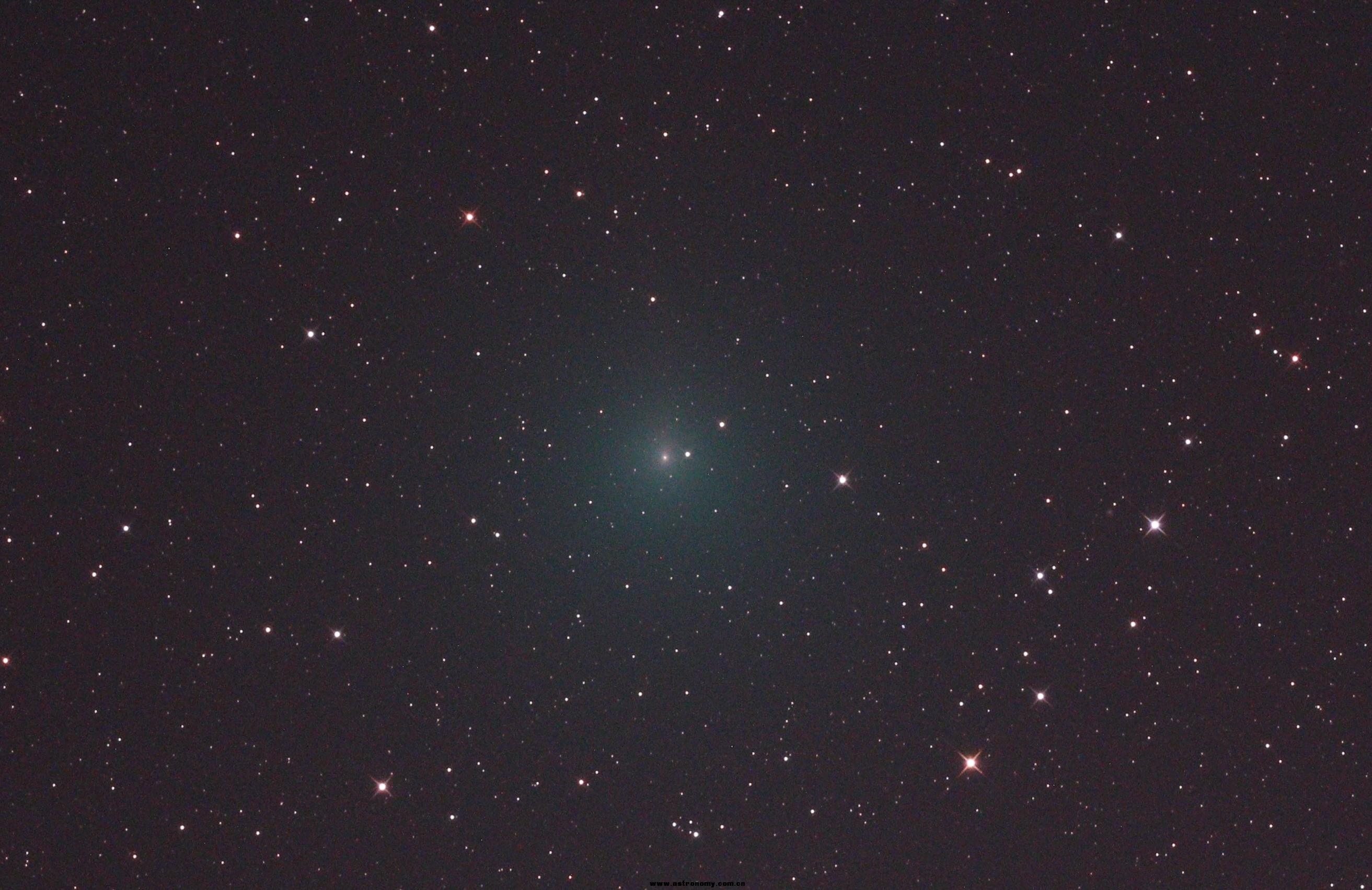 是4月20日清晨近4点半月亮西沉后拍的252p彗星 , 直接以jpg档裁剪照片