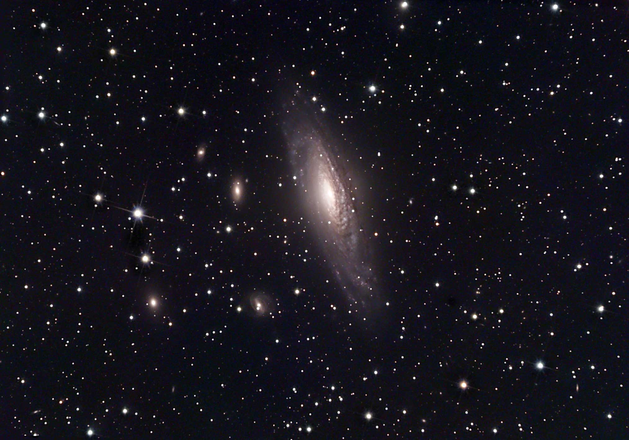 黑洞NGC1277图片