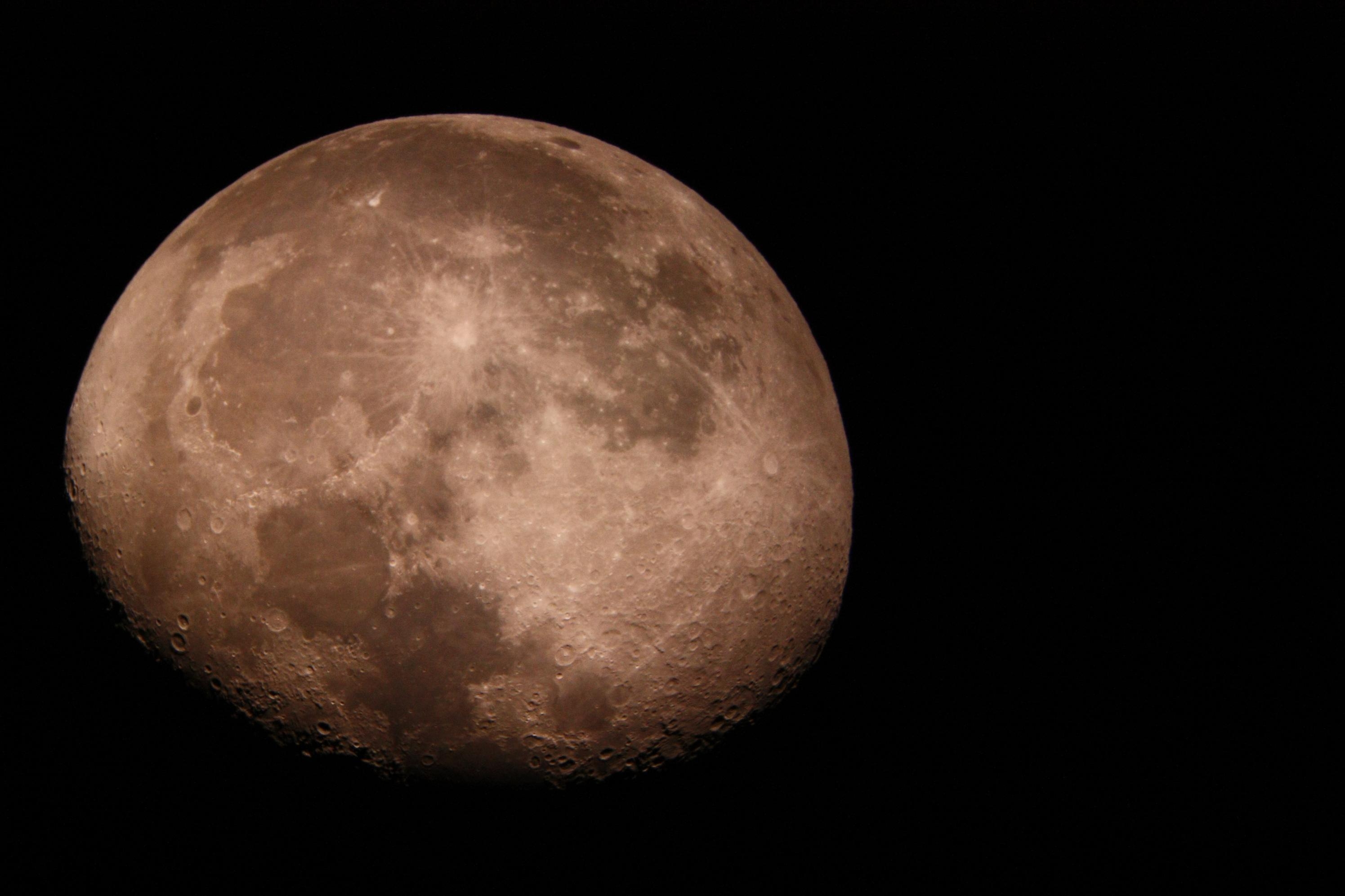 152a.t∨月亮图片