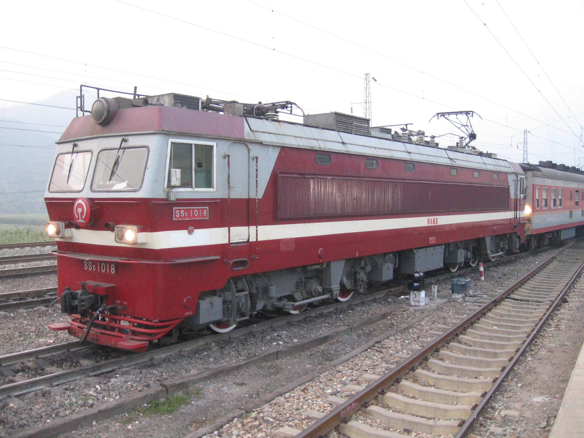 ss6b 1018号机车